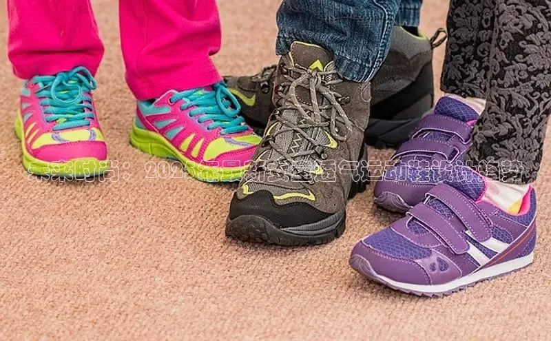 b体育在线登录网页版百度翻译未来时尚：2025年最新女童透气运动鞋设计趋势