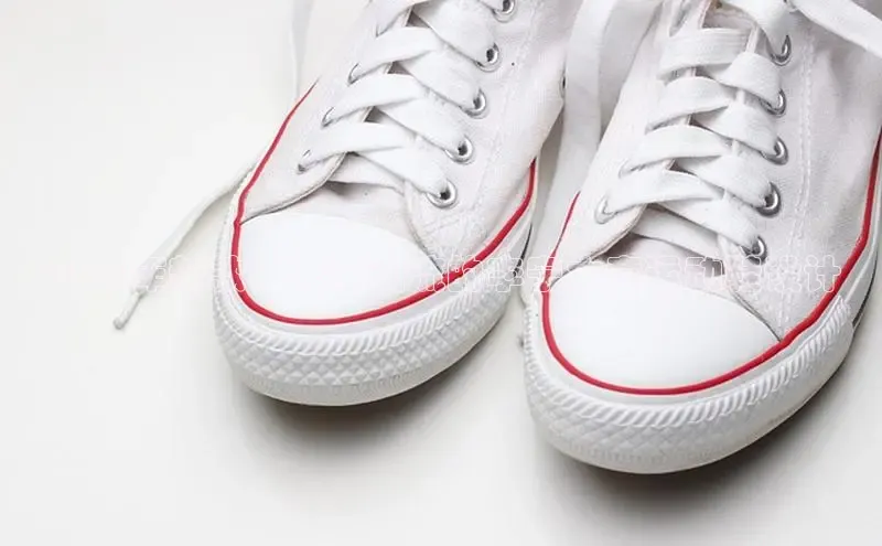 2025年新款：未来潮流的李宁大童运动鞋设计