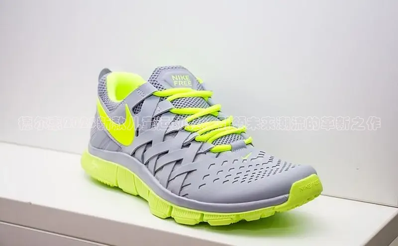 德尔惠2025新款儿童运动鞋：引领未来潮流的革新之作